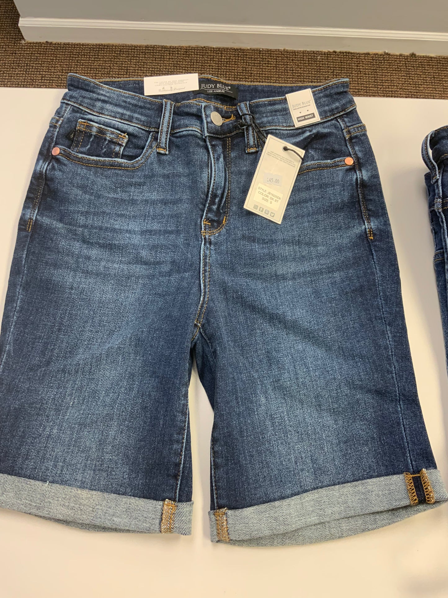 Judy Blue Cuffed Bermudan shorts